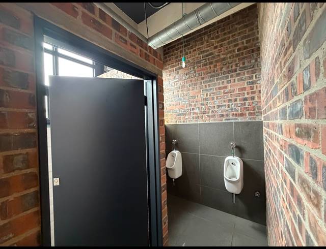 112M² BUILDING TO LET IN SALT RIVER